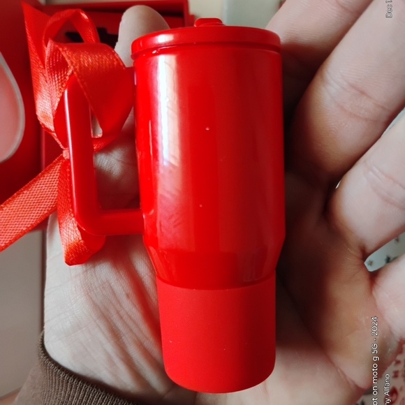 HydroJug Xmas Edition PR Box Exclusive Holly Ornament BNIB - In Hand Ships Fast - Picture 3 of 5